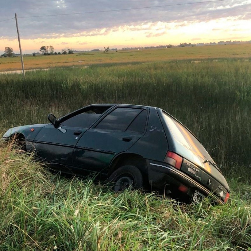 Despiste de un vehículo en el acceso Barnetche