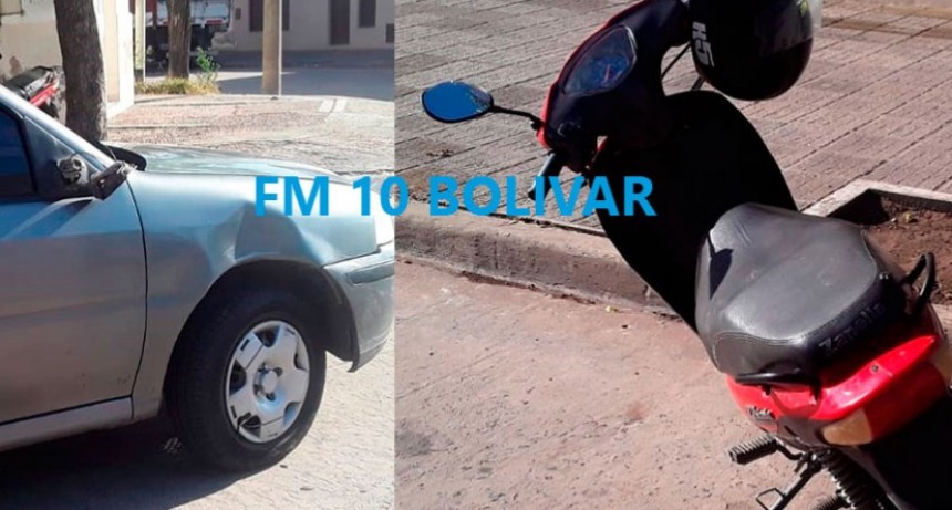 Impacto de una motociclista con un auto