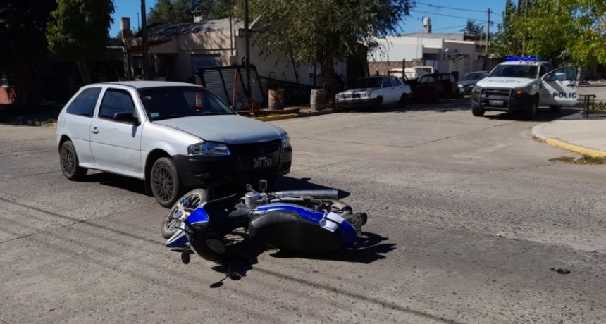 Barrio Casariego: Se registró una colisión entre dos conductoras, con intervención del Servicio de Urgencias