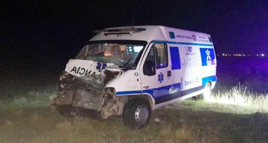 Otra ambulancia embistió a un vacuno