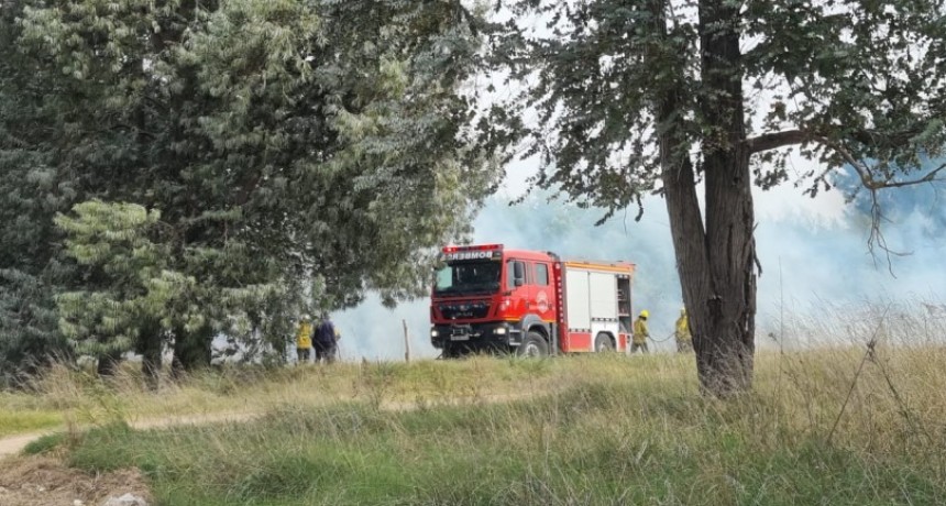 Padre César Pasquali y Juan Carlos Bellomo: Serio riesgo de que las llamas hubieran alcanzado a una vivienda