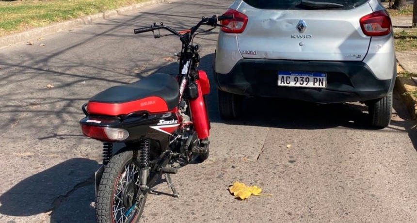 Trasladaron al hospital por prevención, a un motociclista tras una colisión con un vehículo