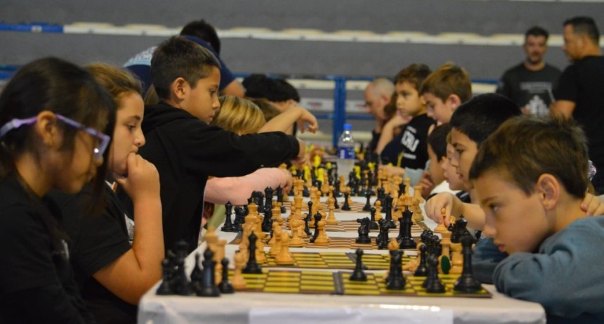 Bol&iacute;var fue sede de la 2&ordf; fecha del Prix del Centro de Ajedrez, con una destacada participaci&oacute;n de la Escuela Municipal