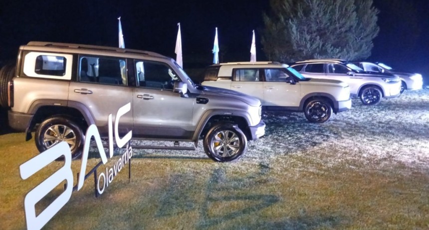 Olavarr&iacute;a: BAIC formaliz&oacute; la presentaci&oacute;n de la l&iacute;nea de veh&iacute;culos h&iacute;bridos, en una noche cargada de expectativas