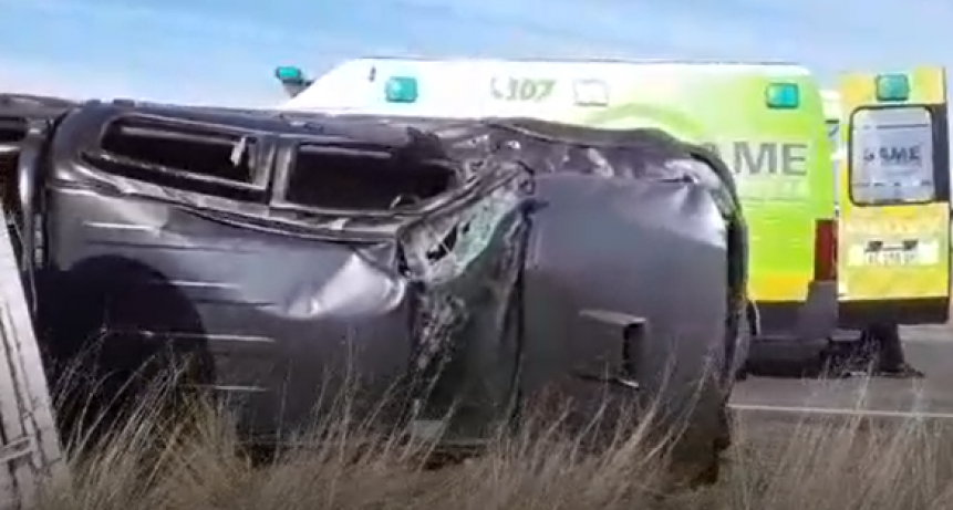 Ruta 65: Una camioneta con dos ocupantes volcó en inmediaciones a la bajada a Ibarra