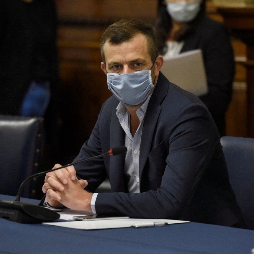 El Diputado Eduardo “Bali” Bucca solicitó que se evalúe establecer la obligatoriedad de la vacunación contra el COVID-19 para mayores de 60 años. 