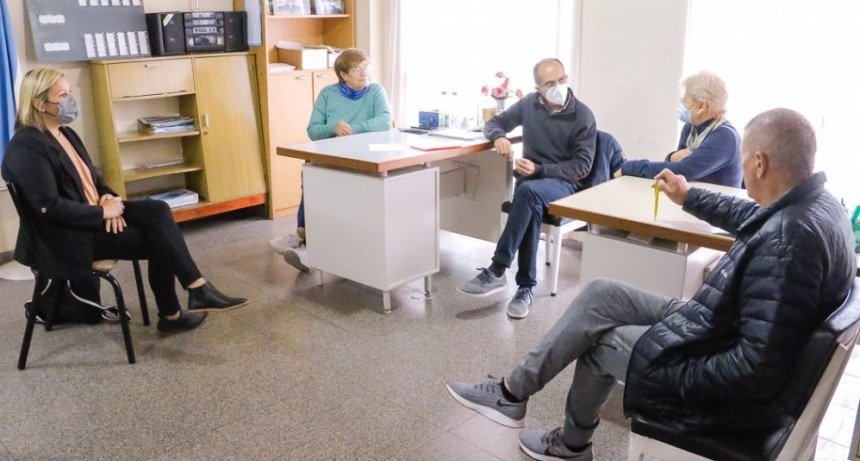 El intendente Pisano visitó el Centro de Jubilados