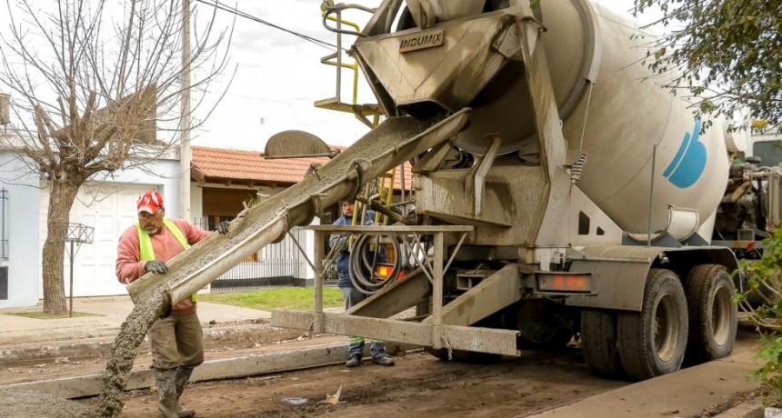 El Municipio avanza con la obra de pavimentación en Barrio Colombo y San Juan