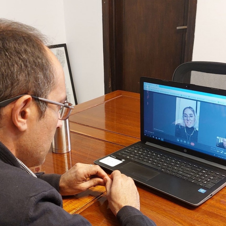 El Intendente Pisano se reunió con la primera residente de la Casa del Estudiante que terminó de cursar sus estudios