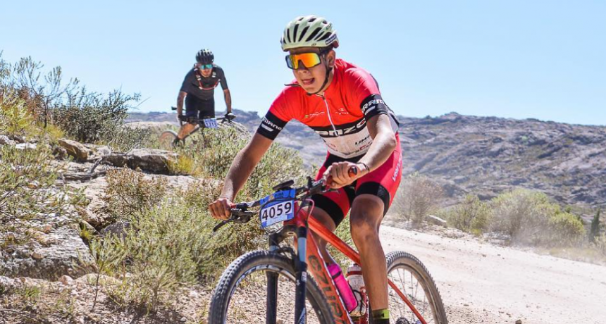 Nico Zarza, el joven ciclista de Daireaux que se accidentó en enero en Bolívar, vuelve a correr