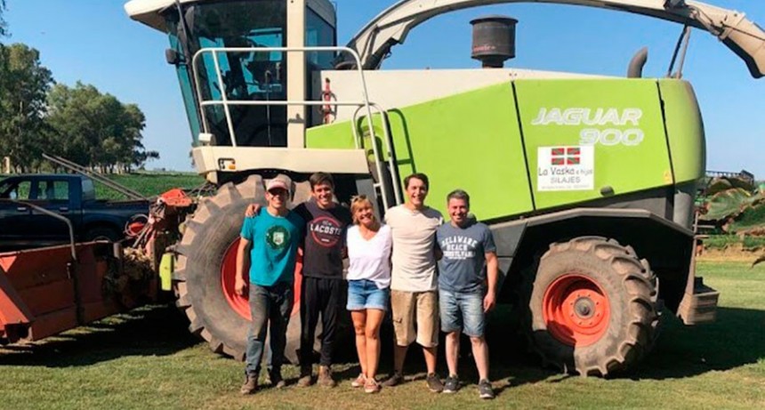 Lincoln: Es remisera, se divorció y en la división de bienes le quedó una picadora, hoy crece como contratista rural