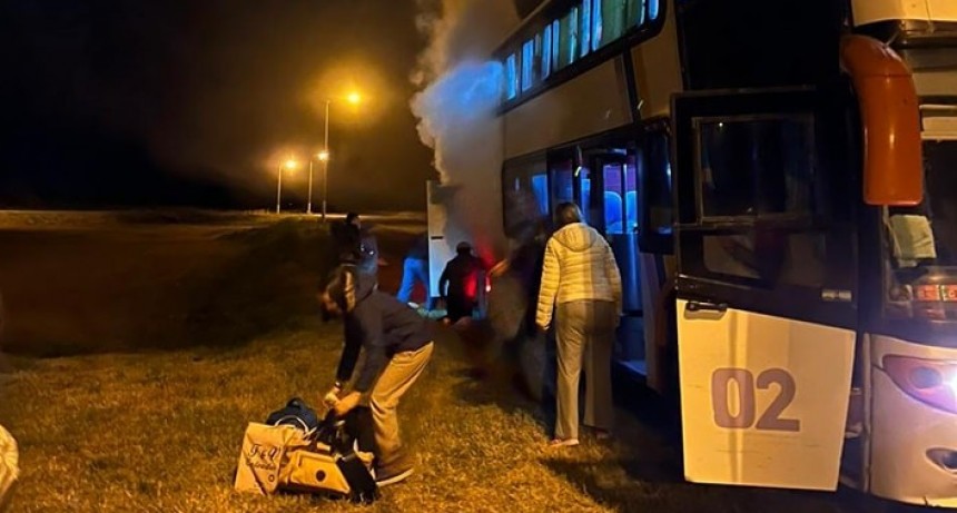 Bomberos Voluntarios de Pirovano asistieron al incendio de un neumático de un colectivo, trabajaron en una antena que generaba riesgos comunitarios y en FM 10 hablamos con el Jefe del Cuerpo Pablo Prieto