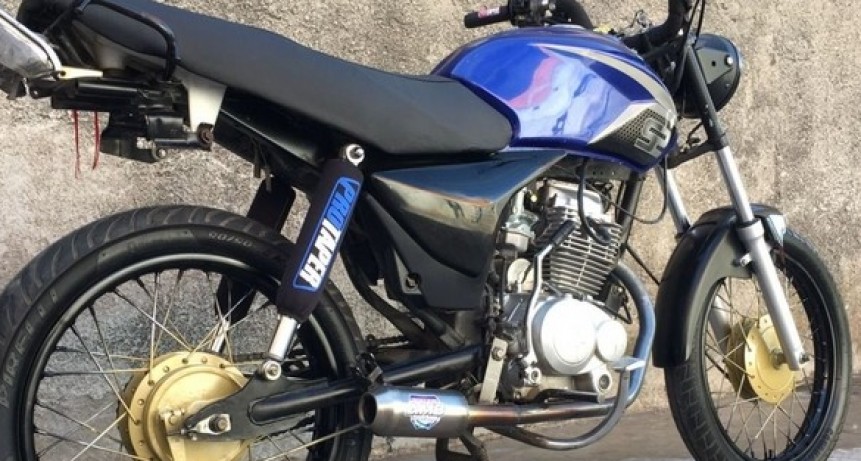 En Olavarría, un alumno fue a cursar y le robaron la moto: “Fue una pareja que pasó todos los semáforos de la Colón en rojo”