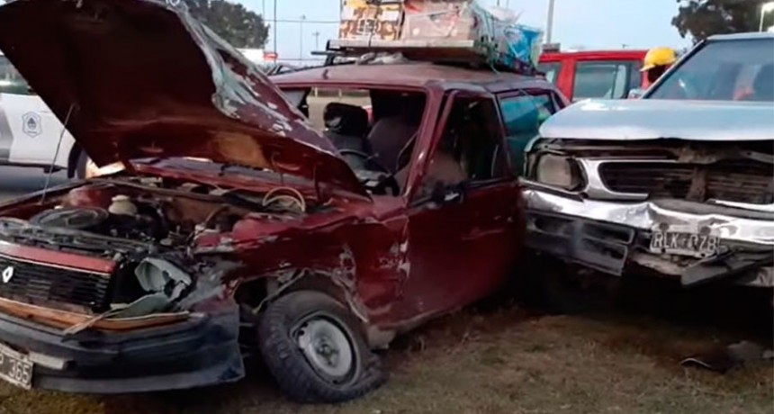 Daireaux: Fuerte impacto entre un auto y una camioneta en Rutas 65 y 86