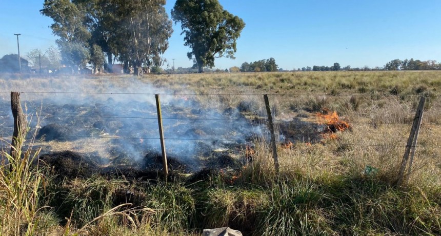 Incendio de pastizales en un terreno de Barrio El Recuerdo