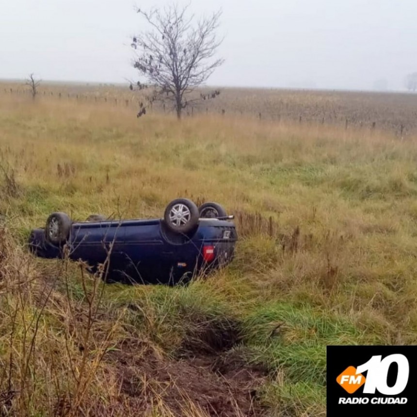 Se registró el vuelco de un vehículo en ruta 65 y bajada a Miramar
