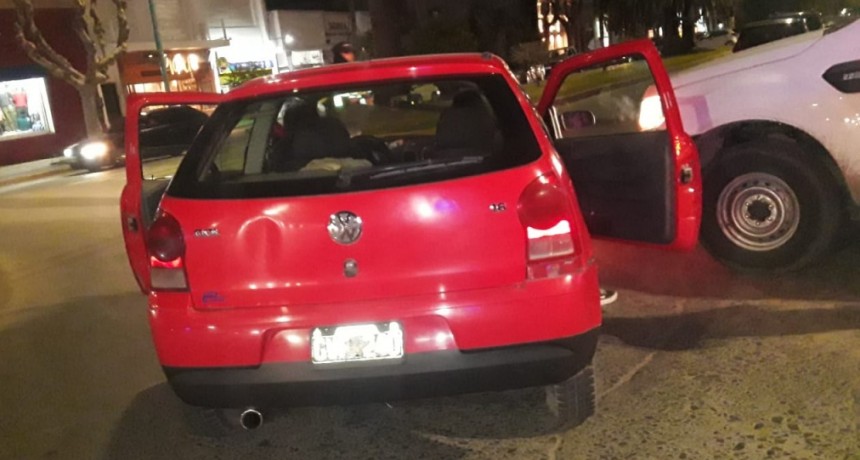 Dos vehículos colisionaron en la rotonda que distribuye el tránsito de las avenidas Brown, Lavalle y José de San Martín