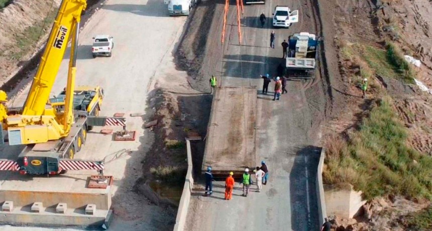 Avanza la obra del puente alternativo sobre la ruta provincial n° 65, que conecta con Guaminí y otras ciudades de la provincia de Buenos Aires