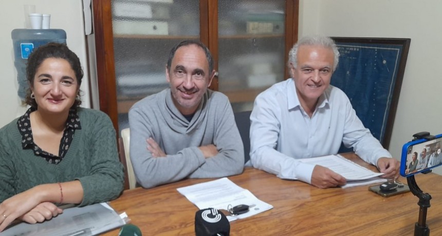 El Bloque de Concejales Juntos-UCR-CC, anunció en conferencia de prensa, haber presentado una denuncia penal por el tema de Cloacas
