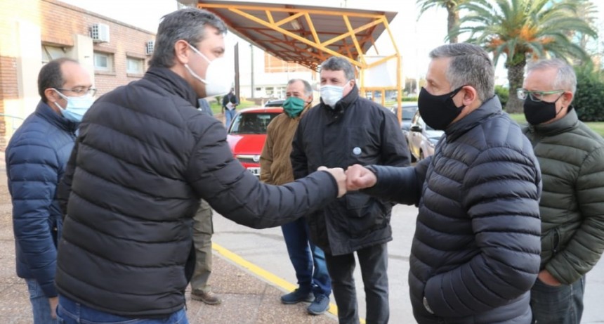 Pisano y Supply colocaron una placa en la Terminal a 39 años del fin de la Guerra de Malvinas