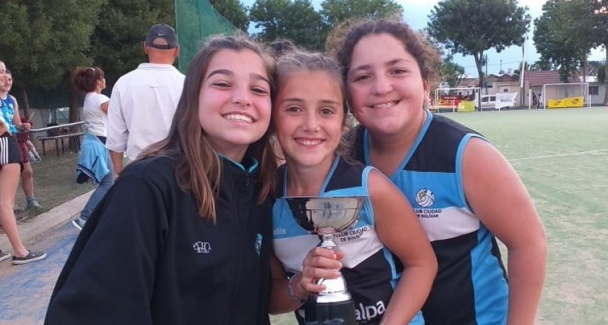 Olivia Gayol: “Empecé a jugar al hockey hace 6 años con mis amigas en el Club Indios, y ahora estamos en séptima en el Club Ciudad”