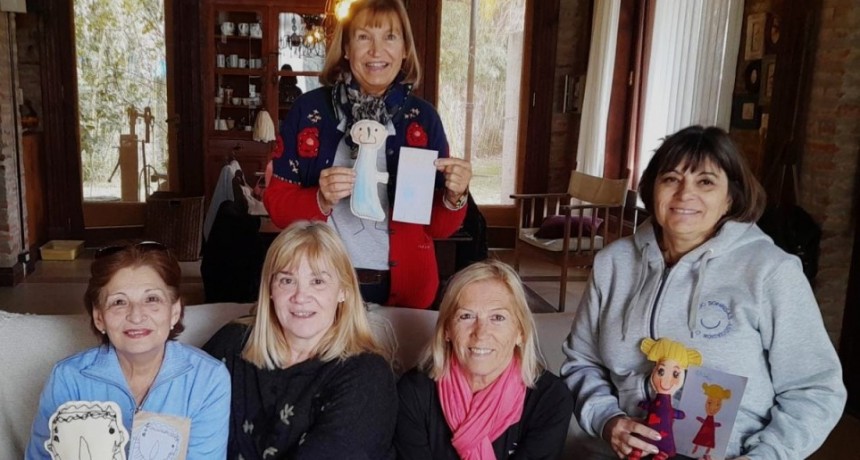 Hablamos en FM 10 con Uniendo Sonrisas sobre el concurso que consist&iacute;a en transformar el dibujo de los ni&ntilde;os en un mu&ntilde;eco