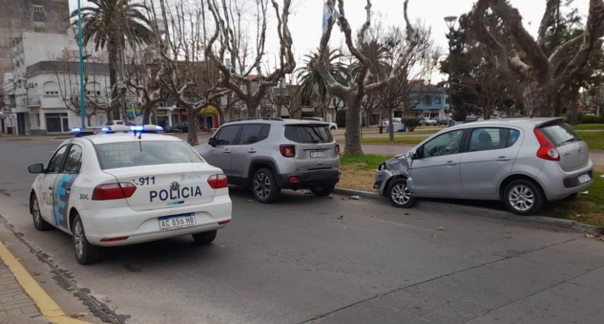 Tras el accidente que se registró ayer, hoy se supo que el conductor falleció a raíz de la descompensación y los vehículos aún siguen en el lugar