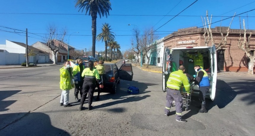 Colisión en la esquina de avenida Alsina y calle Zapiola