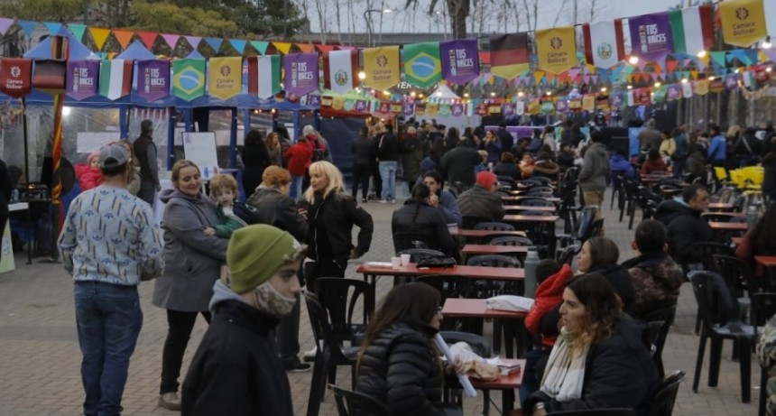 Pasó la tercera jornada de la Feria de las Colectividades y hoy cierran 