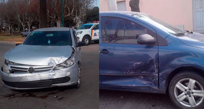 Dos autos impactaron en la esquina de avenida Alsina y calle Rivadavia