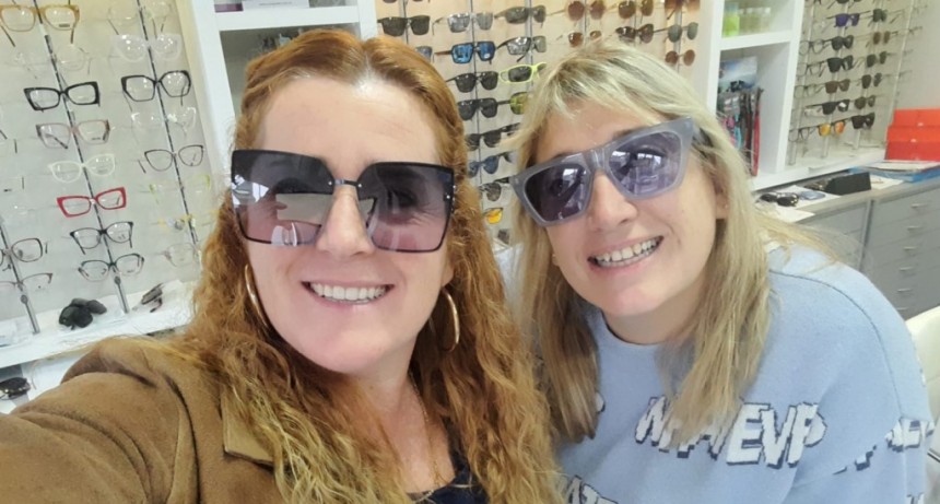 Óptica Rola tiene muchas novedades previa al Día del Padre, y con FM 10 visitamos el local para contar cómo se puede sorprender con un excelente regalo