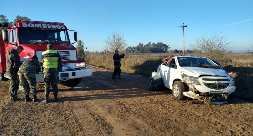 9 de Julio: Dos Auxiliares de Educaci&oacute;n volcaron camino a la escuela donde desempe&ntilde;an su actividad