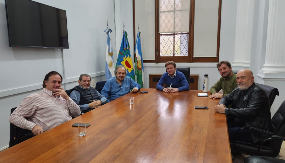 Alfonsín en Azul y Olavarría