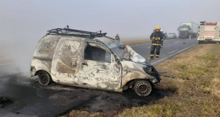 Benito Juárez: Un choque frontal provocó dos muertes en Ruta 3 por un mal sobrepaso con niebla