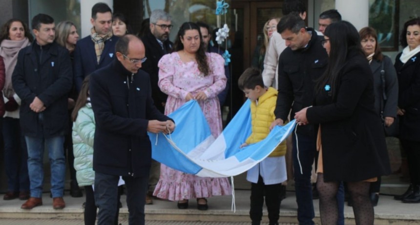 Encabezado por el intendente Marcos Pisano, se celebró en Pirovano el acto por el Día de la Bandera