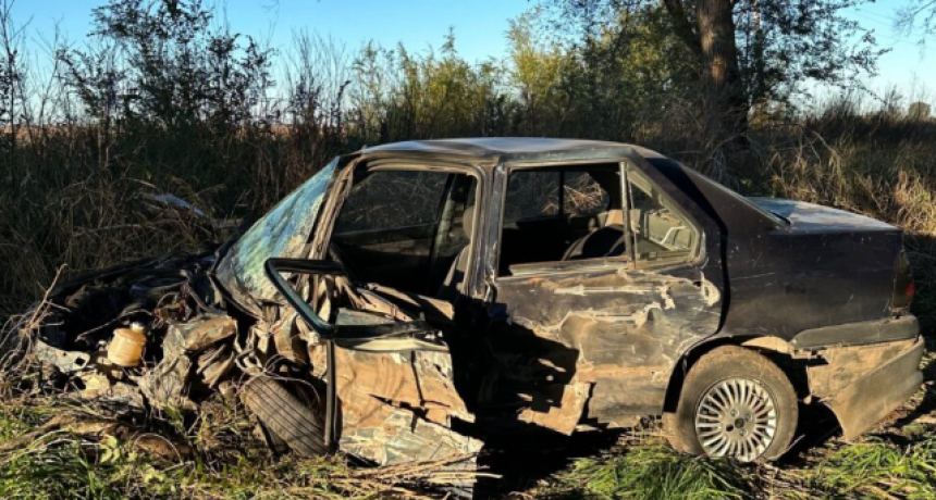 Accidente vial en Ruta Nacional 5: Colisionaron un Transporte con combustibles y un automóvil, todos de la ciudad de 9 de Julio