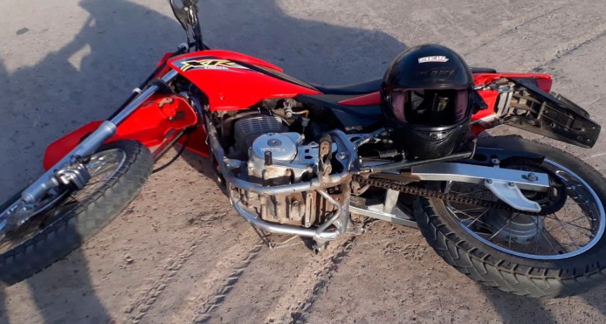 Una joven fue trasladada hacia el hospital tras impactar con un perro