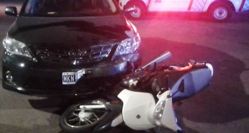 Impacto entre auto y moto