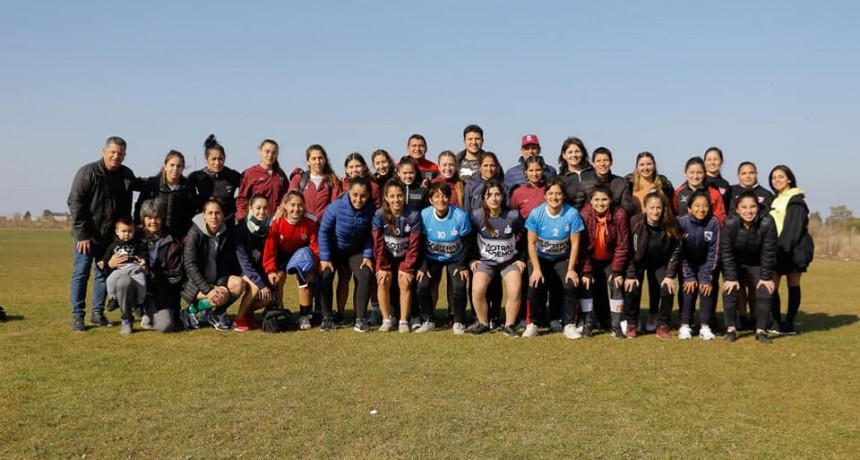 Hoy debutan las dos selecciones de Fútbol Femenino en 25 de Mayo