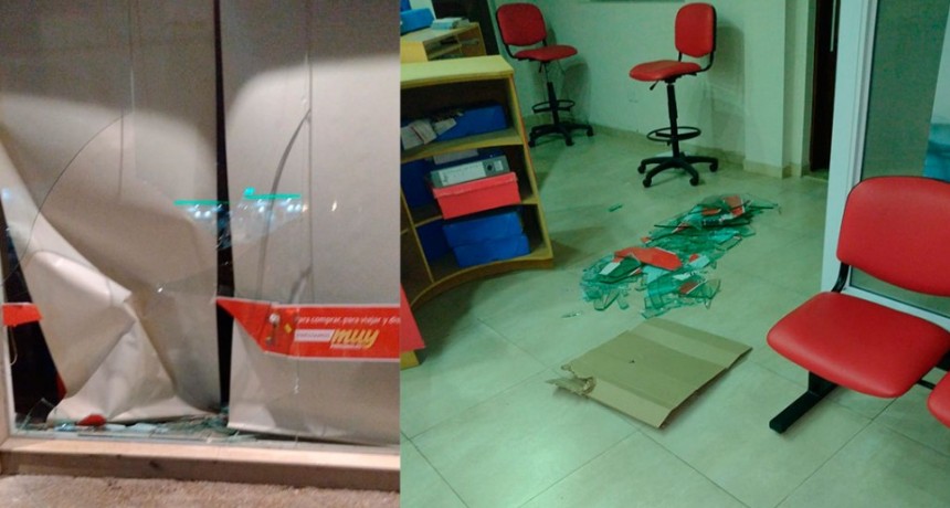 Una joven en moto impactó en la vidriera de Favacard, y hablamos en FM 10 con quien está a cargo del local