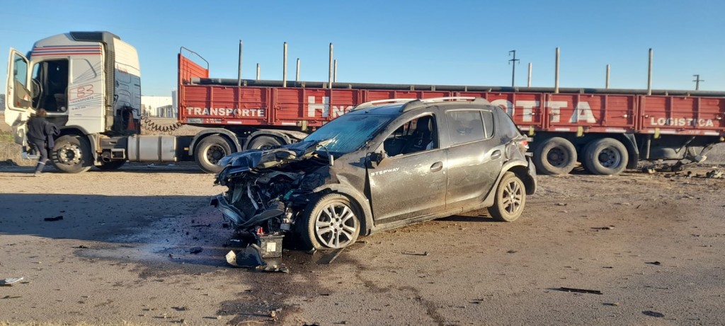 Rutas 226 y 65: Fuerte impacto entre un vehículo y un camión, en FM 10 hablamos con Alejandro Bersani a cargo de la dotación Bomberos Voluntarios