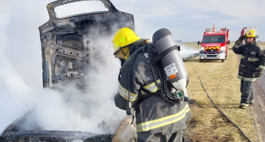 Ruta Nacional 205: Incendio total de una camioneta