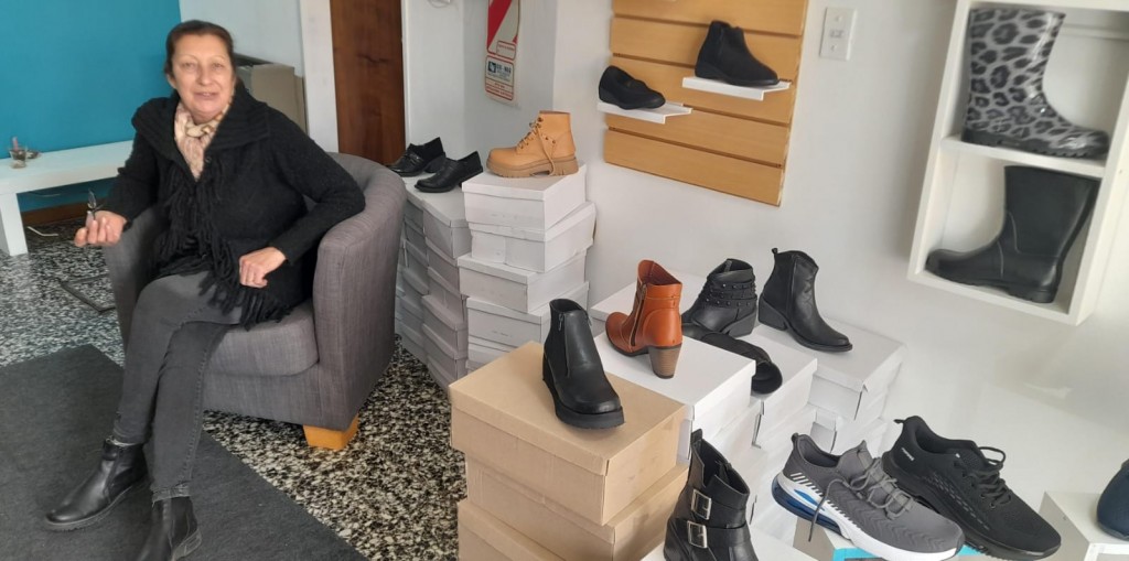 Calzados Nelson ya está en su nuevo local de avenida San Martín 154, y lo visitamos con FM 10