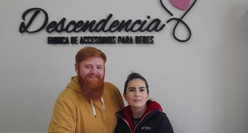 Bebecorp Bolívar: Renzo y Gaby, presentaron Descendencia, una marca propia en accesorios para el bebé, que ya se conoce en toda la zona