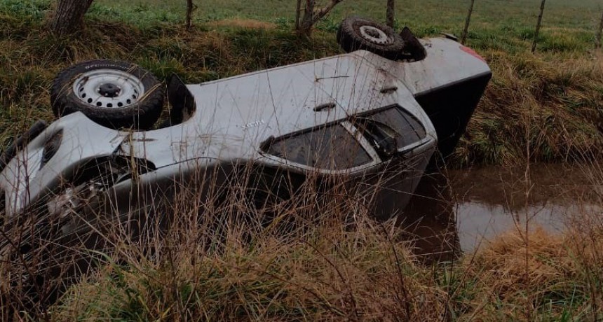 Se registró un vuelco en el camino rural a Miramar