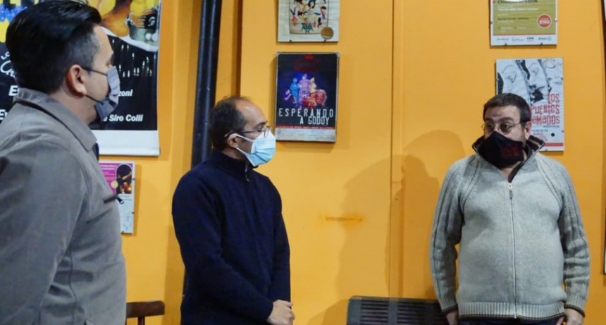 El intendente Pisano hizo entrega de un nuevo aporte económico al teatro Artecón