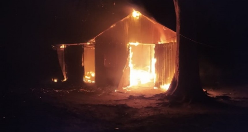 Incendio en una vivienda ubicada en inmediaciones a la escuela nº 20