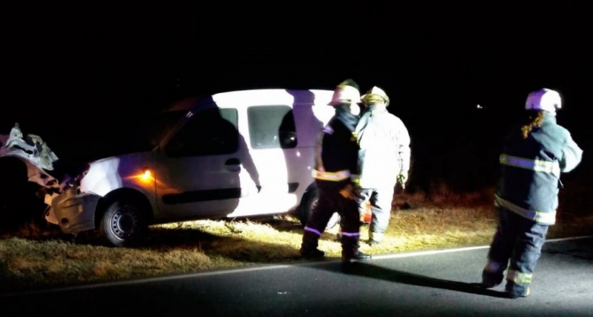 Un conductor a bordo de un utilitario impactó en la parte trasera de un camión