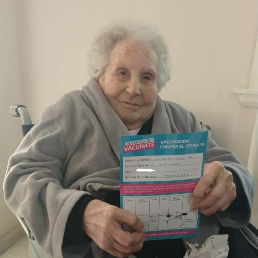 Delivery de vacunas: Tiene 102 años y solicitó su primera dosis en su domicilio