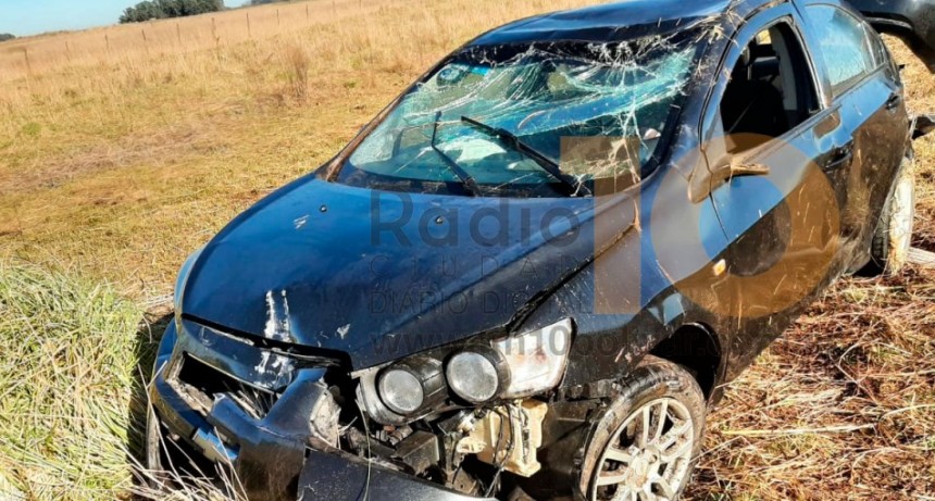 Acceso a Urdampilleta: Se produjo el vuelco de un vehículo